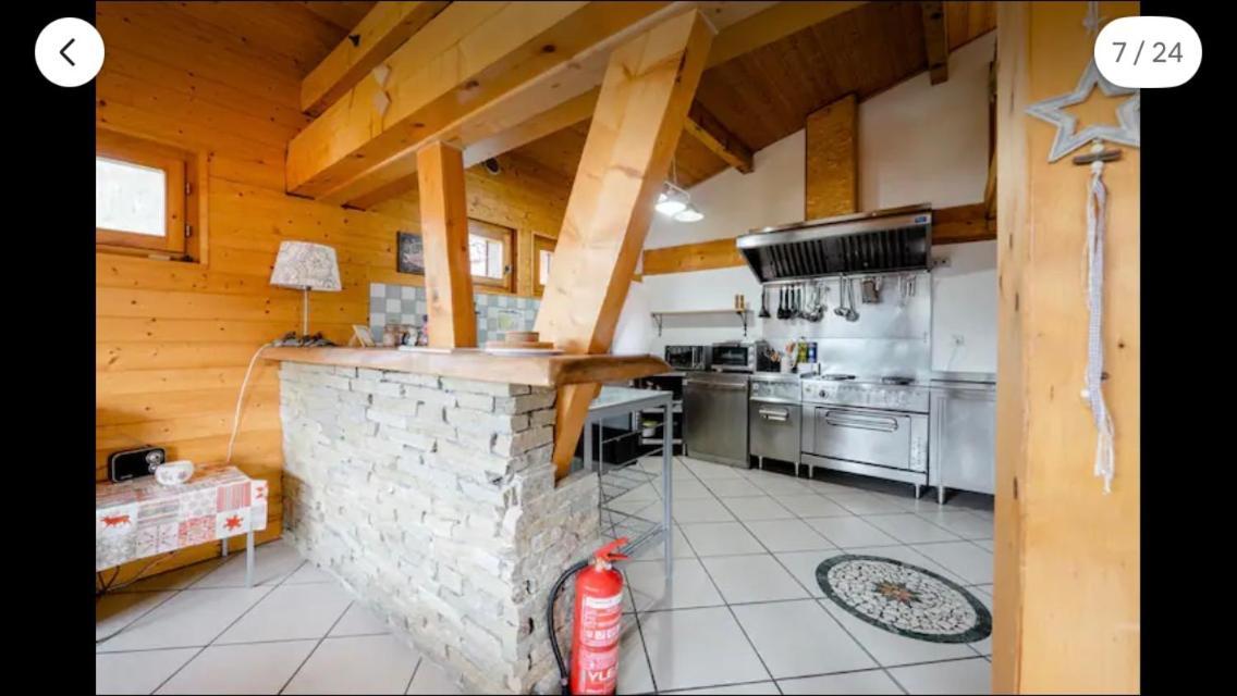 Central Hostel Châtel Eksteriør bilde